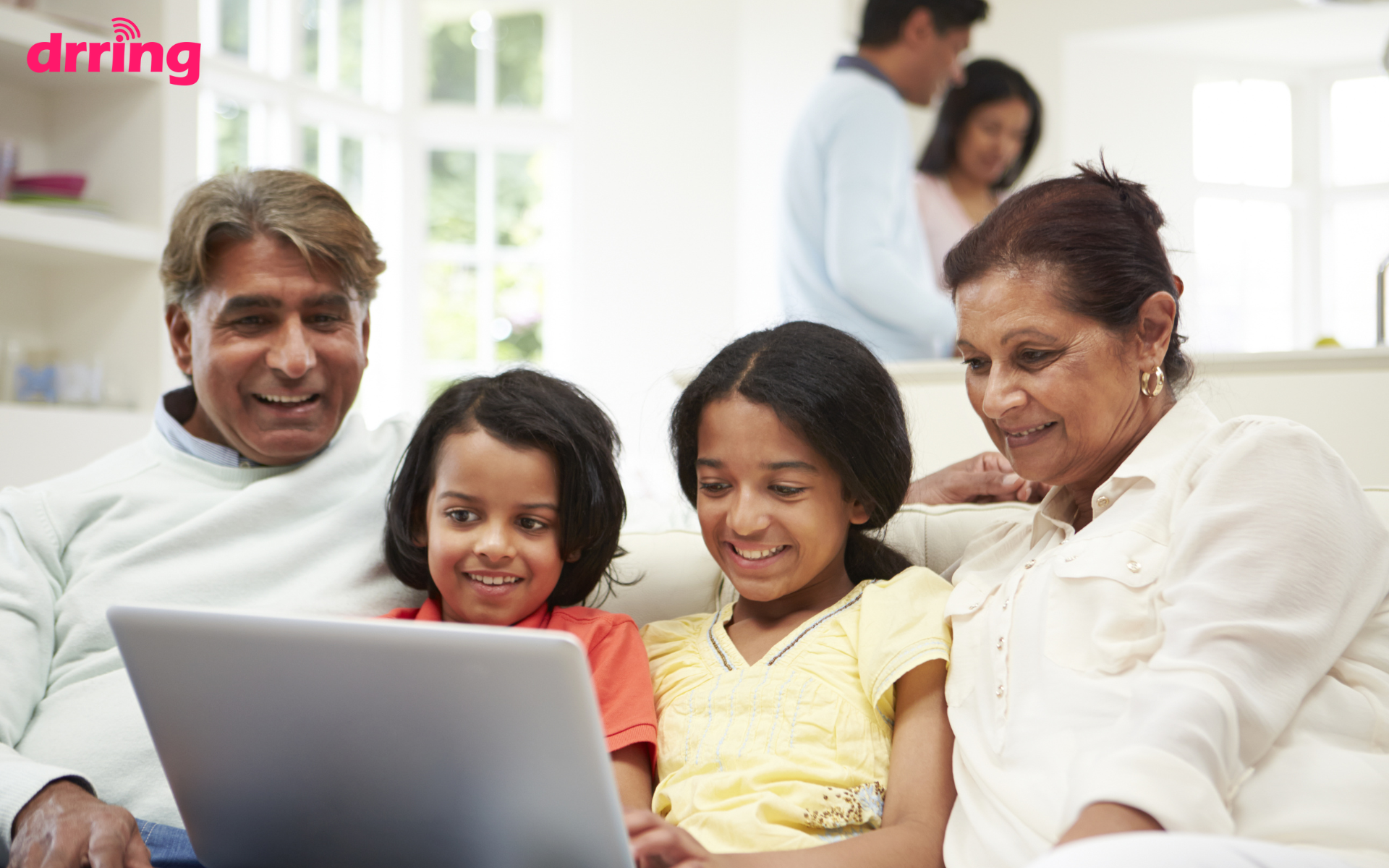 Maintaining a Strong Relationship with Your Elderly Parent: Tips for Effective Communication